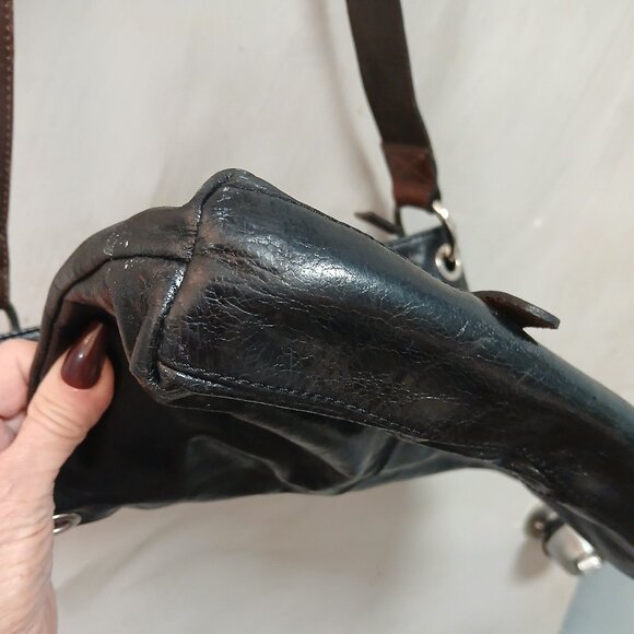 Tano Leather Chic Mailbag - Picture 5 of 9